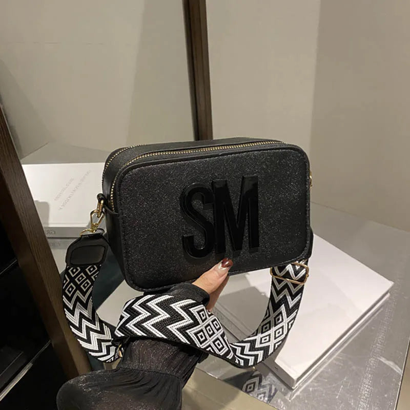 New Camera Bag with Wide Shoulder Strap and Letter Small Square Bag, Fashionable, Simple and Western Style, Single Shoulder Cros