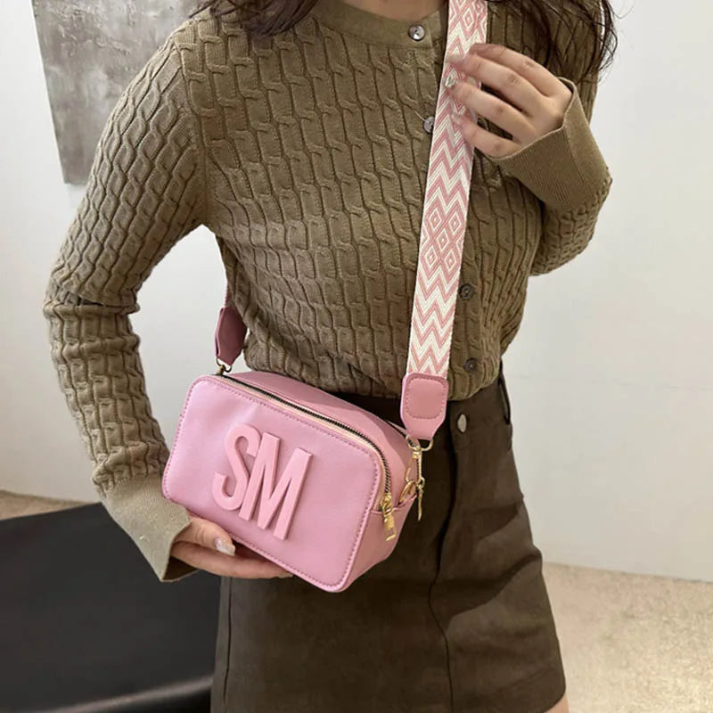 New Camera Bag with Wide Shoulder Strap and Letter Small Square Bag, Fashionable, Simple and Western Style, Single Shoulder Cros