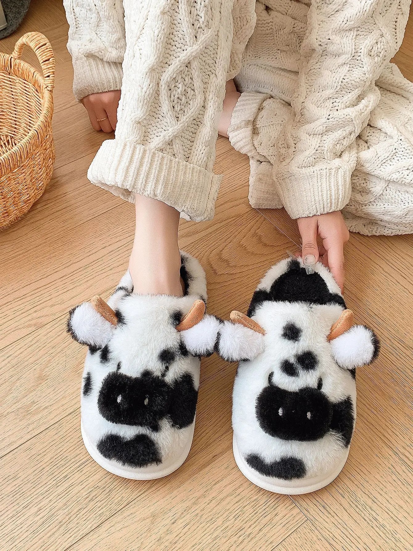 Pallene Cow milk Fuzzy Slippers Women Winter Cartoon Fur Slippers Soft Cozy Plush House Shoes Female Bedroom Cute Furry Slides