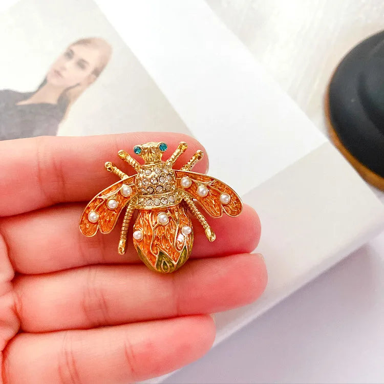 Vintage Classic Women Luxury Bee Crystal Brooch Jewelry Big Rhinesotne Metal Insect Badges For Lady Suit Coat Brooches Pins Gift