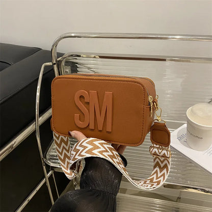 New Camera Bag with Wide Shoulder Strap and Letter Small Square Bag, Fashionable, Simple and Western Style, Single Shoulder Cros