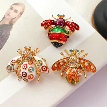 Vintage Classic Women Luxury Bee Crystal Brooch Jewelry Big Rhinesotne Metal Insect Badges For Lady Suit Coat Brooches Pins Gift