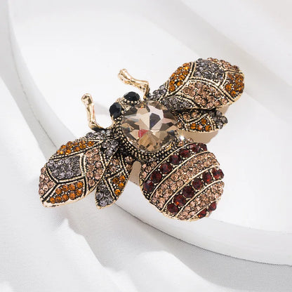 Vintage Classic Women Luxury Bee Crystal Brooch Jewelry Big Rhinesotne Metal Insect Badges For Lady Suit Coat Brooches Pins Gift