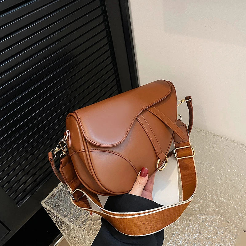 Women's Saddle Bag Brands Luxury Designer Purses and Handbag High Quality 2023 Black White Brown Khaki Shopper Shoulder Bag