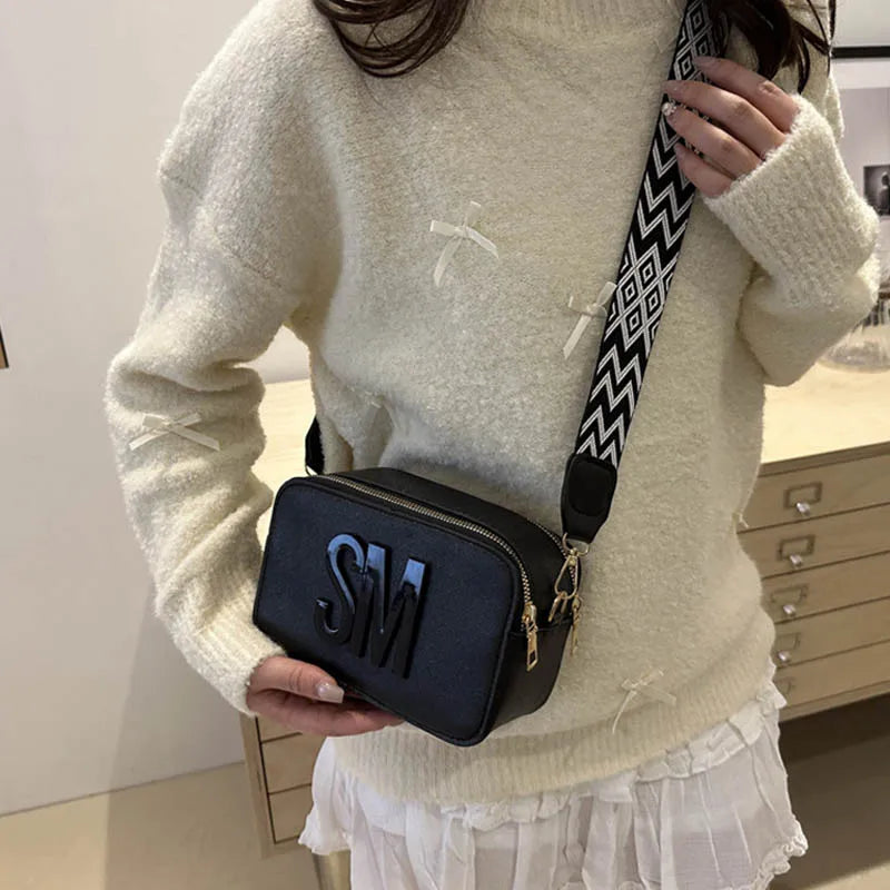 New Camera Bag with Wide Shoulder Strap and Letter Small Square Bag, Fashionable, Simple and Western Style, Single Shoulder Cros