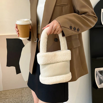 Winter Tote Bag for Women Plush Bucket Bags Luxury Design Faux Fur Handbags Lamb Wool Shoulder Bag Fluffy Top Handle Bag Purse