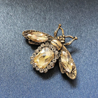 Vintage Classic Women Luxury Bee Crystal Brooch Jewelry Big Rhinesotne Metal Insect Badges For Lady Suit Coat Brooches Pins Gift