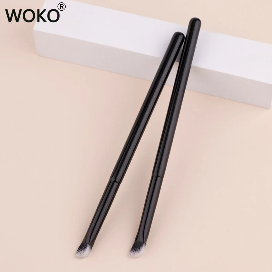 Small Iron Concealer Brush Angled Cream Foundation Concealer Makeup Brushes Oblique Angled Triangle Concealer Makeup Tools