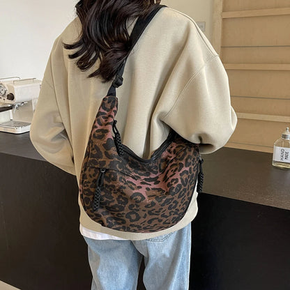 Women Fashion Shoulder Bag Large Capacity Leopard Print Crescent Crossbody Bag Adjustable Strap Half Moon Bag Outdoor Travel Bag