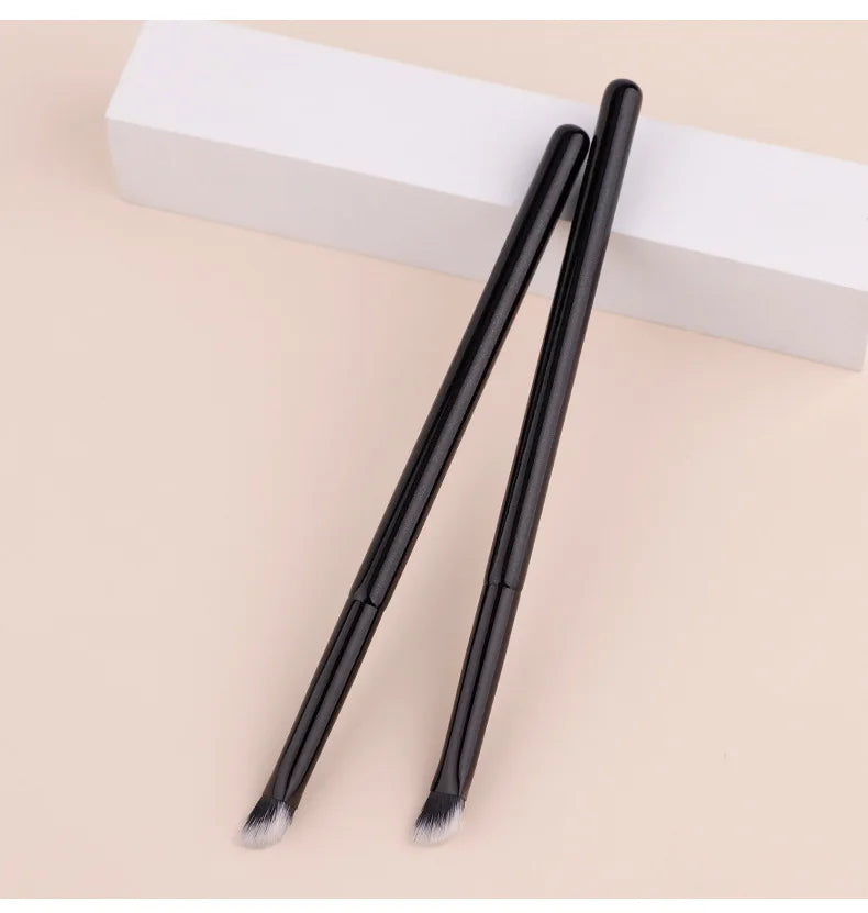 Small Iron Concealer Brush Angled Cream Foundation Concealer Makeup Brushes Oblique Angled Triangle Concealer Makeup Tools