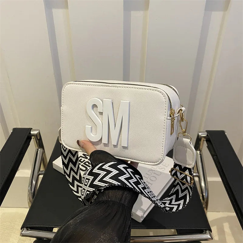 New Camera Bag with Wide Shoulder Strap and Letter Small Square Bag, Fashionable, Simple and Western Style, Single Shoulder Cros