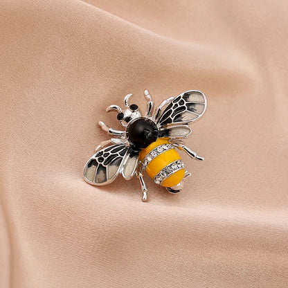 Vintage Classic Women Luxury Bee Crystal Brooch Jewelry Big Rhinesotne Metal Insect Badges For Lady Suit Coat Brooches Pins Gift