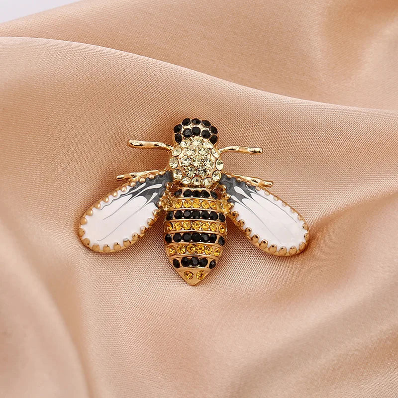 Vintage Classic Women Luxury Bee Crystal Brooch Jewelry Big Rhinesotne Metal Insect Badges For Lady Suit Coat Brooches Pins Gift