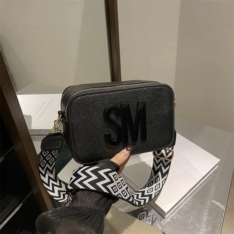 New Camera Bag with Wide Shoulder Strap and Letter Small Square Bag, Fashionable, Simple and Western Style, Single Shoulder Cros