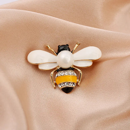 Vintage Classic Women Luxury Bee Crystal Brooch Jewelry Big Rhinesotne Metal Insect Badges For Lady Suit Coat Brooches Pins Gift