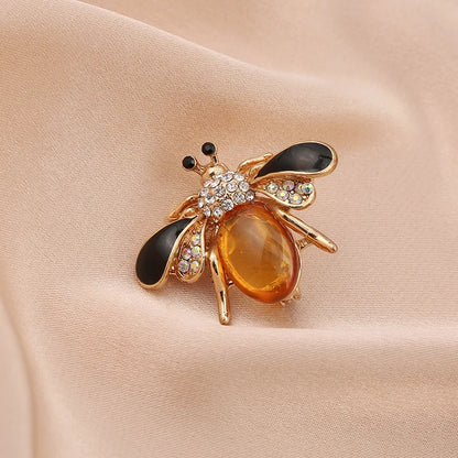 Vintage Classic Women Luxury Bee Crystal Brooch Jewelry Big Rhinesotne Metal Insect Badges For Lady Suit Coat Brooches Pins Gift