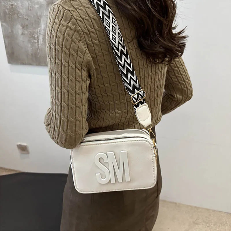 New Camera Bag with Wide Shoulder Strap and Letter Small Square Bag, Fashionable, Simple and Western Style, Single Shoulder Cros