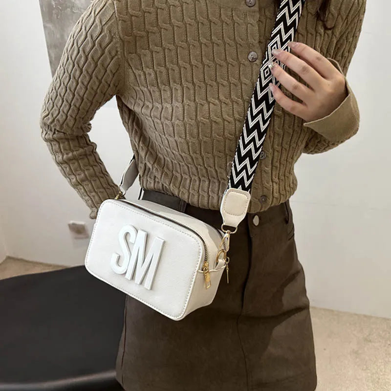 New Camera Bag with Wide Shoulder Strap and Letter Small Square Bag, Fashionable, Simple and Western Style, Single Shoulder Cros