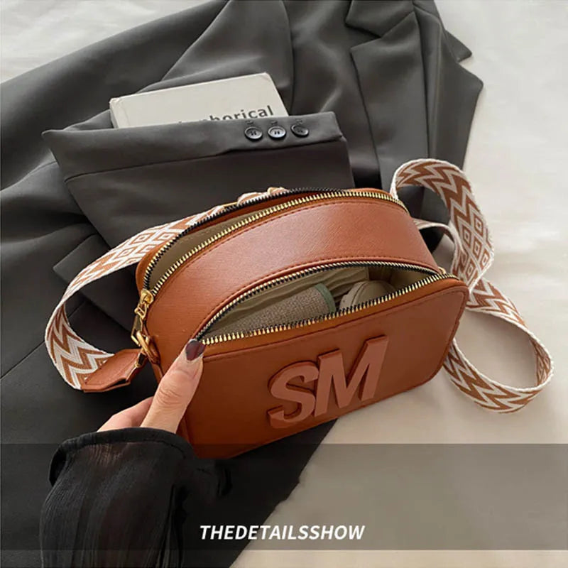 New Camera Bag with Wide Shoulder Strap and Letter Small Square Bag, Fashionable, Simple and Western Style, Single Shoulder Cros