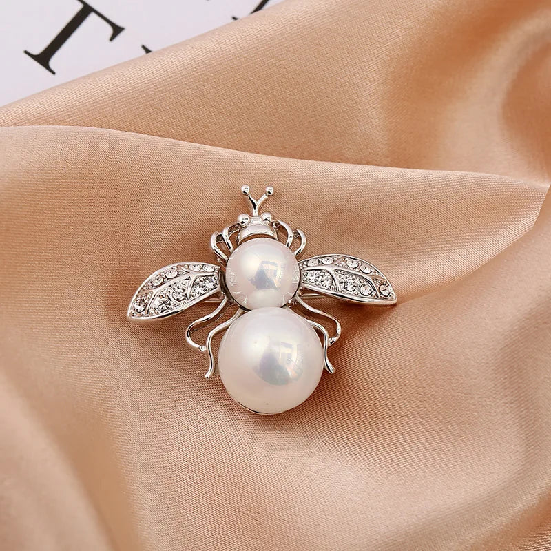 Vintage Classic Women Luxury Bee Crystal Brooch Jewelry Big Rhinesotne Metal Insect Badges For Lady Suit Coat Brooches Pins Gift