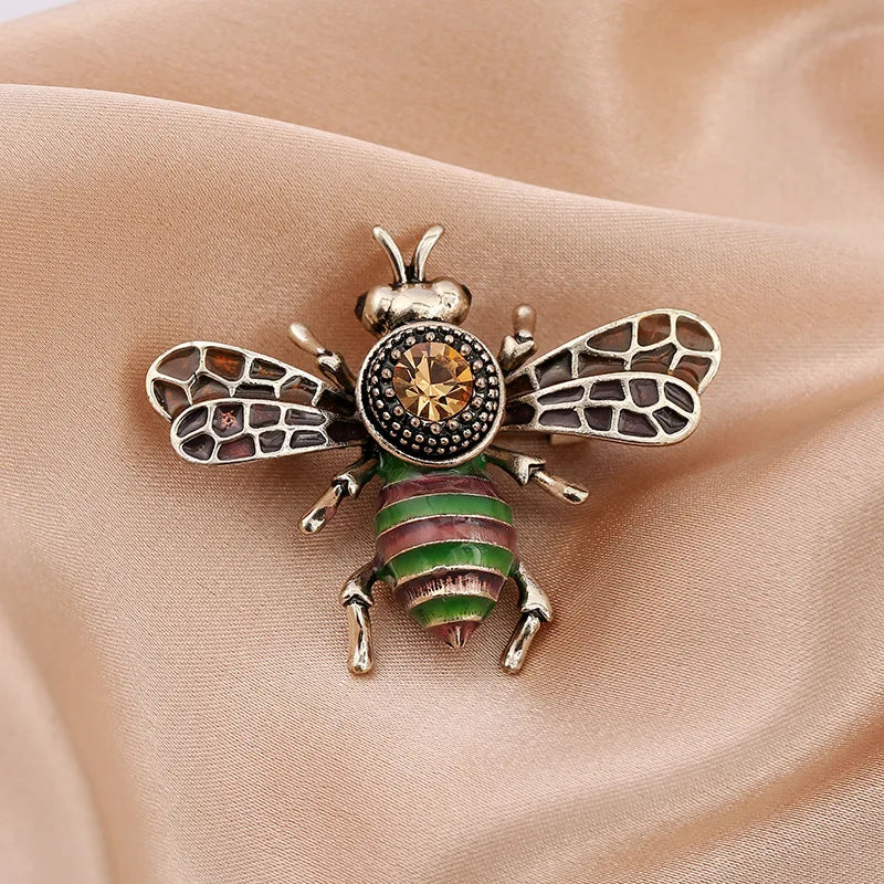 Vintage Classic Women Luxury Bee Crystal Brooch Jewelry Big Rhinesotne Metal Insect Badges For Lady Suit Coat Brooches Pins Gift