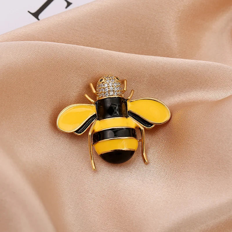 Vintage Classic Women Luxury Bee Crystal Brooch Jewelry Big Rhinesotne Metal Insect Badges For Lady Suit Coat Brooches Pins Gift