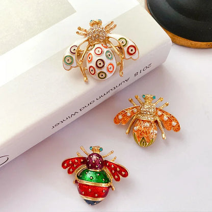 Vintage Classic Women Luxury Bee Crystal Brooch Jewelry Big Rhinesotne Metal Insect Badges For Lady Suit Coat Brooches Pins Gift