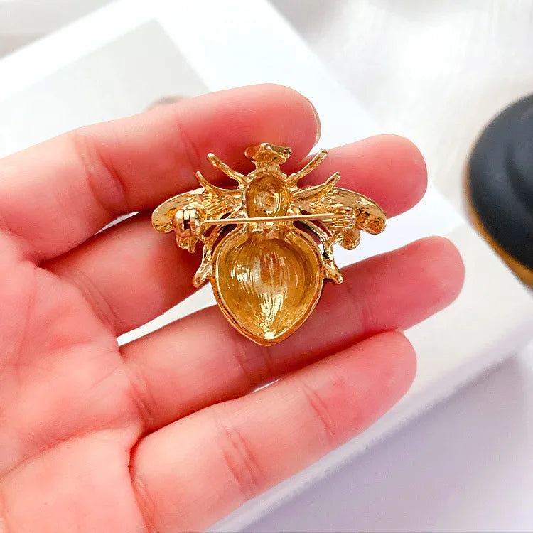 Vintage Classic Women Luxury Bee Crystal Brooch Jewelry Big Rhinesotne Metal Insect Badges For Lady Suit Coat Brooches Pins Gift