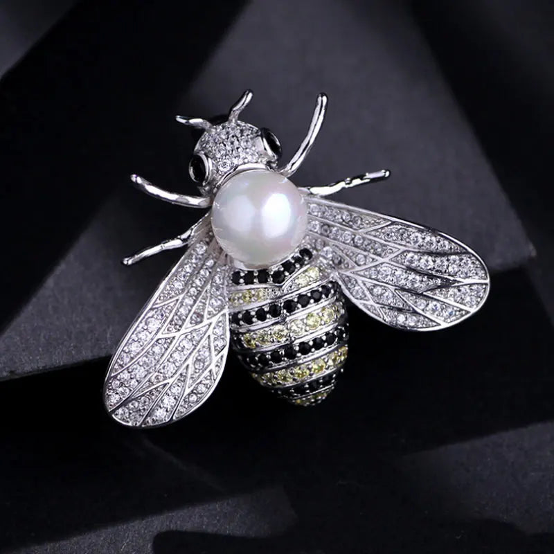 Vintage Classic Women Luxury Bee Crystal Brooch Jewelry Big Rhinesotne Metal Insect Badges For Lady Suit Coat Brooches Pins Gift