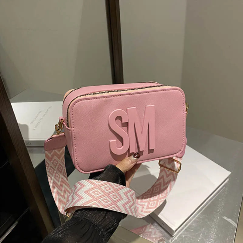 New Camera Bag with Wide Shoulder Strap and Letter Small Square Bag, Fashionable, Simple and Western Style, Single Shoulder Cros